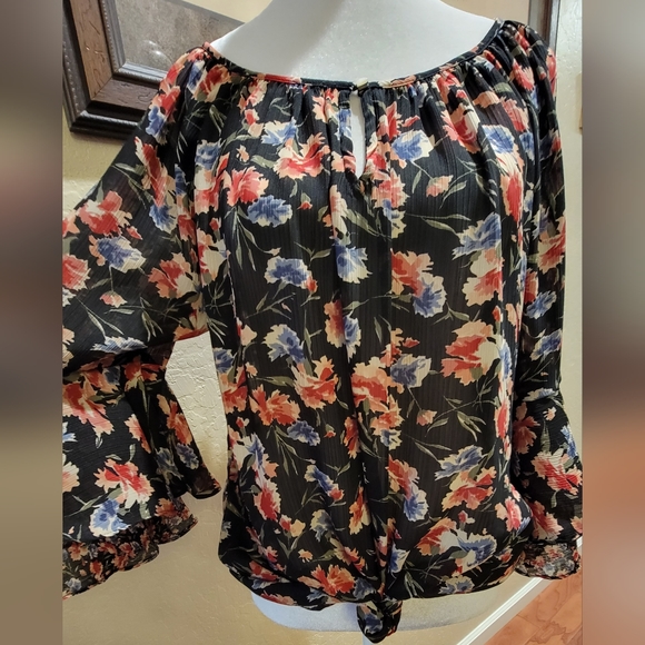 Chaps Floral Blouse - Generous Size M - Picture 7 of 8